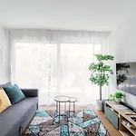 Linda Terrace By Quokka 360 - Modern With Spacious Private Terrace 아파트 로카르노