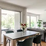 Apartman Linda Terrace By Quokka 360 - Modern With Spacious Private Terrace *