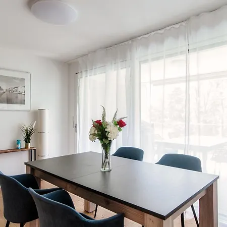 Linda Terrace By Quokka 360 - Modern With Spacious Private Terrace * Locarno